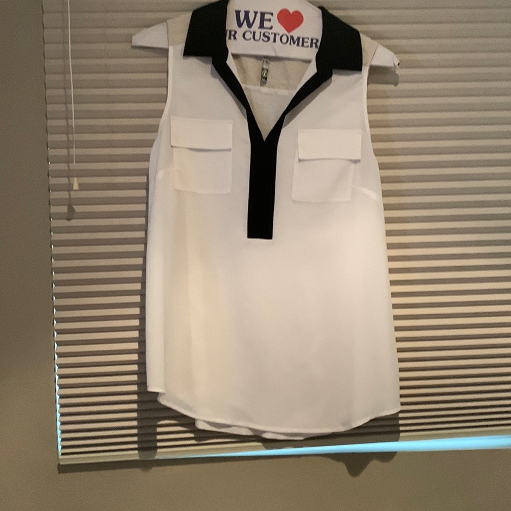 Kensie sleeveless blouse